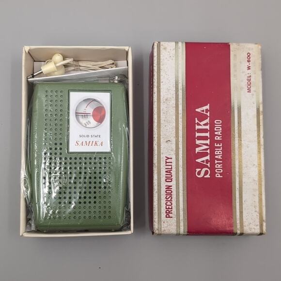 NOS Vintage Samika Avocado W-600 Solid State Handheld Portable Radio - Picture 1 of 6